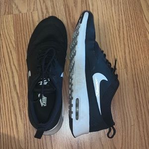 BRAND NEW NIKE AIR MAX THEA